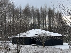 竣工しました「森と空につながる家」軽井沢町